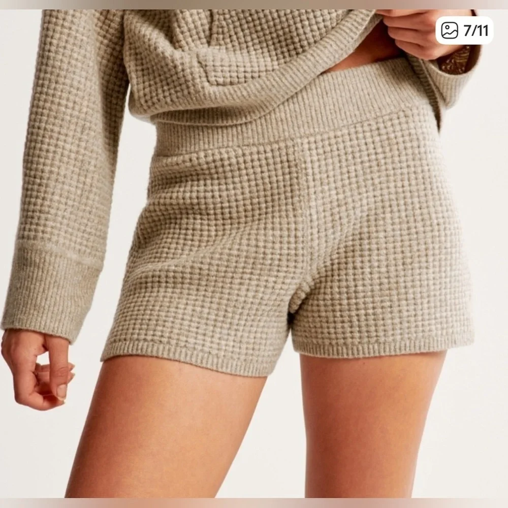 Abercrombie & Fitch Lounge Waffle Sweater shorts SET small EUC SUPER SOFT - Picture 2 of 12